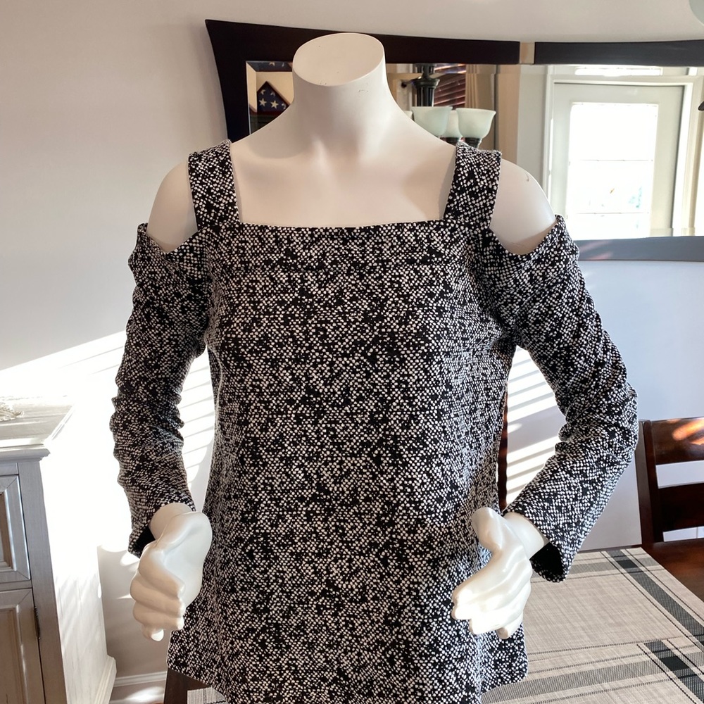 Michael Kors Black/White Off Shoulder w/Straps Woman’s Top